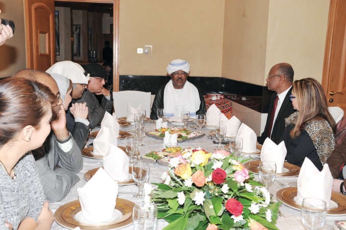 السفير السوداني محيي الدين سالم متحدثا على هامش العشاء ريليش كومار