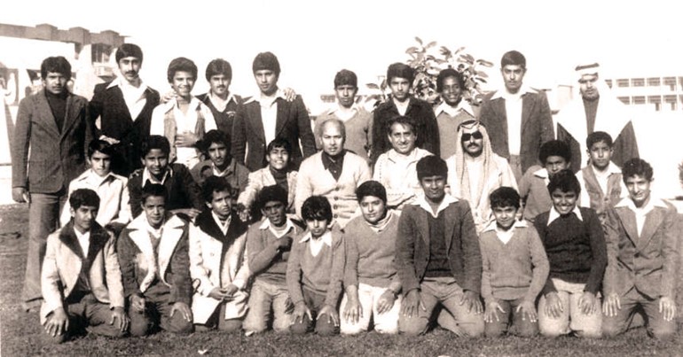 بعض الزملاء مع طلبة ابي تمام المتوسطة عام 1975
