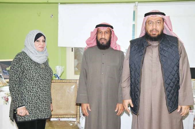 الخراز يتوسط الحسيني والزميلة ليلى الشافعي		ريليش كومار﻿