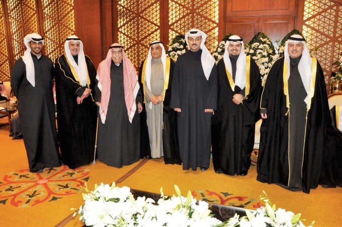 ابراهيم الغانم وعبدالعزيز النفيسي وخالد السابج يهنئون
