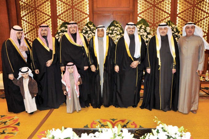 الشيخ حمد الخالد والشيخ احمد الخالد والشيخ جراح الخالد يباركون احمد علي