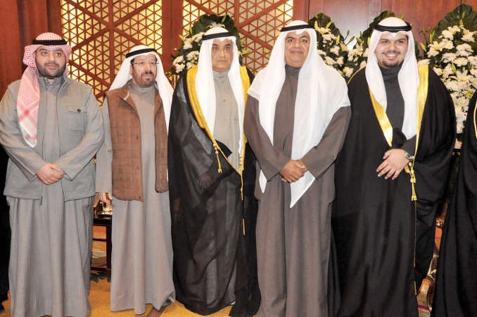 جمال الدواس والفريق يوسف الانصاري وغازي الانصاري يباركون