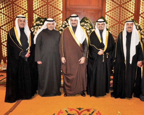 الشيخ مبارك العبدالله مهنئا