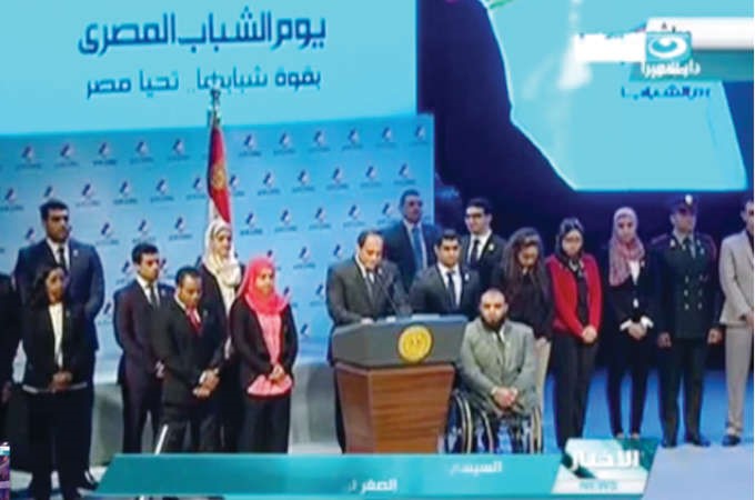  ومتوسطا مجموعة من الشباب اصحاب المشاريع الصغيرة