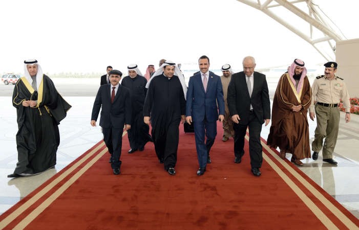 رئيس مجلس الامة مرزوق الغانم خلال عودته للبلاد امس وفي استقباله يعقوب الصانع