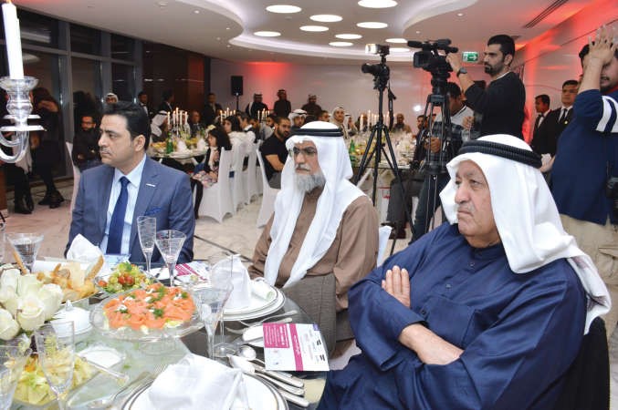 السفير علي المؤمن وعجيل الطوق انور الكندري