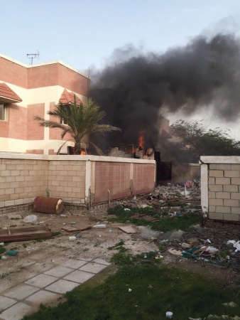 الحريق خلف سحبا دخانية