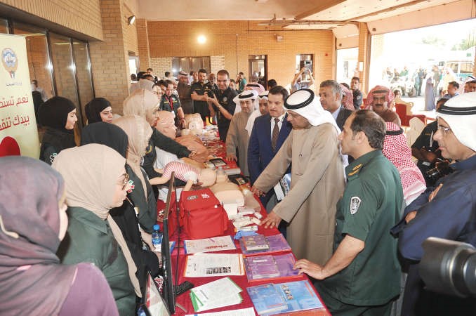 د علي العبيدي ود جمال الحربي يطلعان على وسائل التدريب على الاسعافات الاولية وانقاذ الحياة﻿