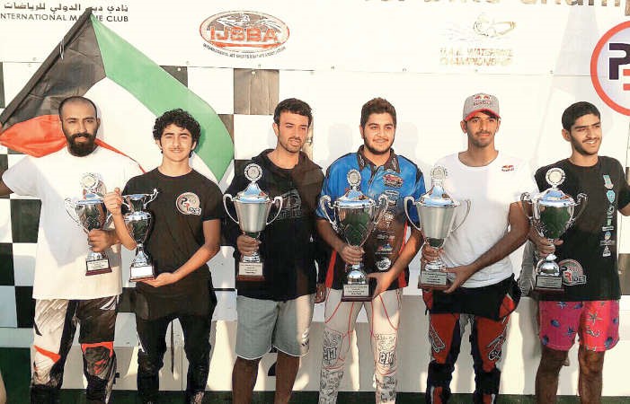 ابطال المنتخب في صورة جماعية﻿