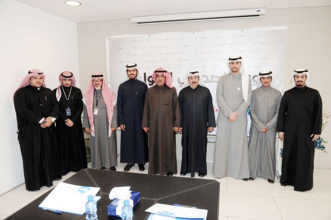 مدير جمعية الصحافيين الزميل عدنان الراشد ومستشار الادارة العامة الزميل يوسف عبدالرحمن مع دفواز العجمي وناصر العرفج وسعد العلي﻿