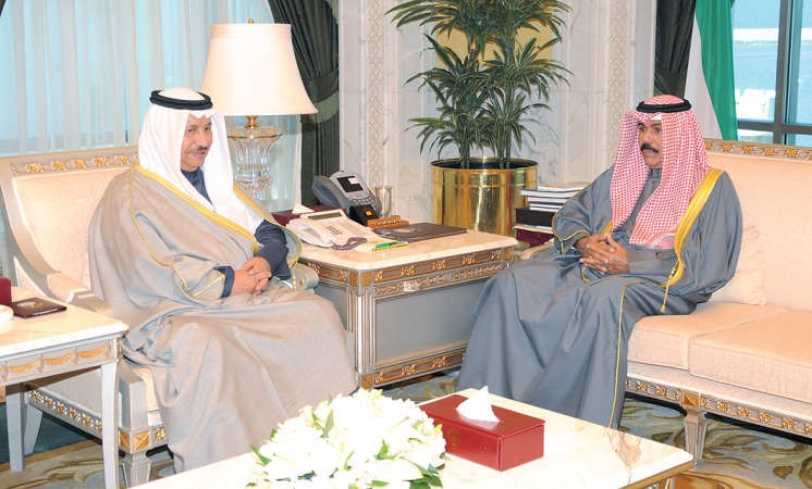 سمو ولي العهد الشيخ نواف الاحمد مستقبلا سمو الشيخ جابر المبارك