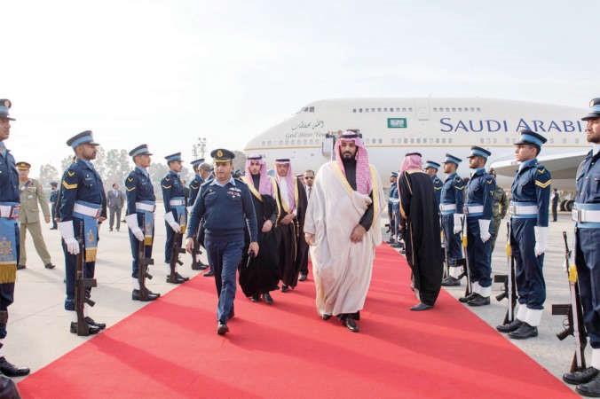 صاحب السمو الملكي الامير محمد بن سلمان ولي ولي العهد النائب الثاني لرئيس مجلس الوزراء وزير الدفاع السعودي لدى وصوله اسلام اباد امسواس﻿
