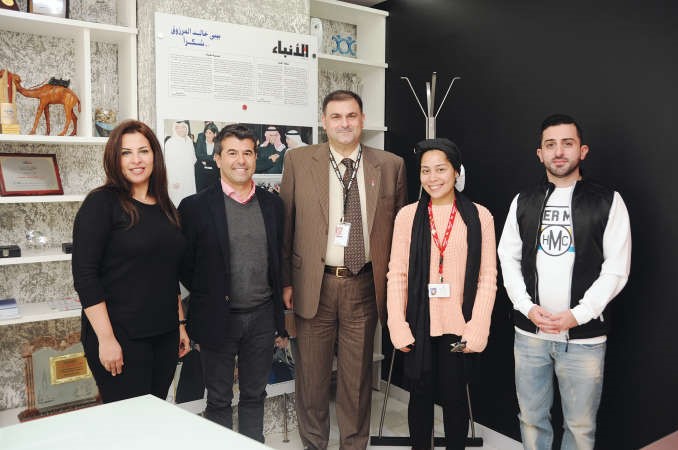 الزميلان مدير التسويق والاعلان فريد سلوم ومدير التحرير محمد الحسيني مع فرناندو ميدرو وايمان عزيز ورشا الجابي	 فريال حماد﻿