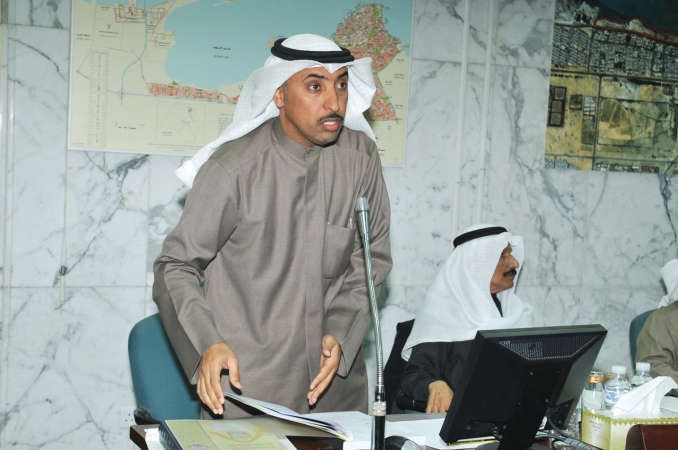د منصور الخرينج متحدثا 	قاسم باشا ﻿