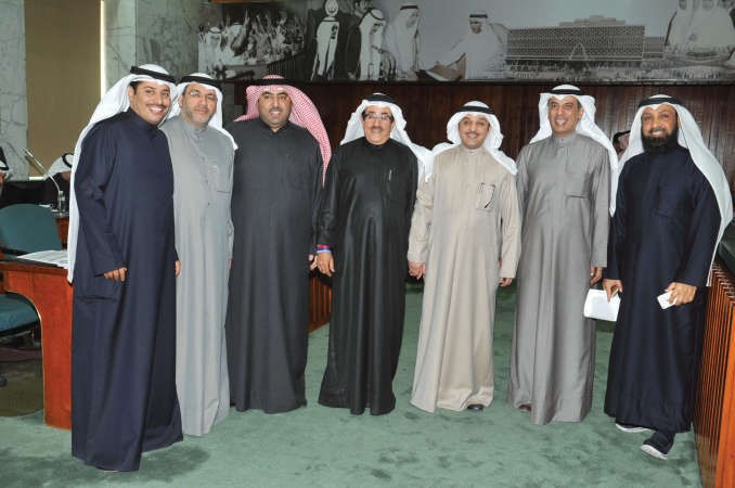 مانع العجمي ومهلهل الخالد ونايف السور واحمد الفضالة واسامة العتيبي ود حسن كمال واحمد البغيلي﻿
