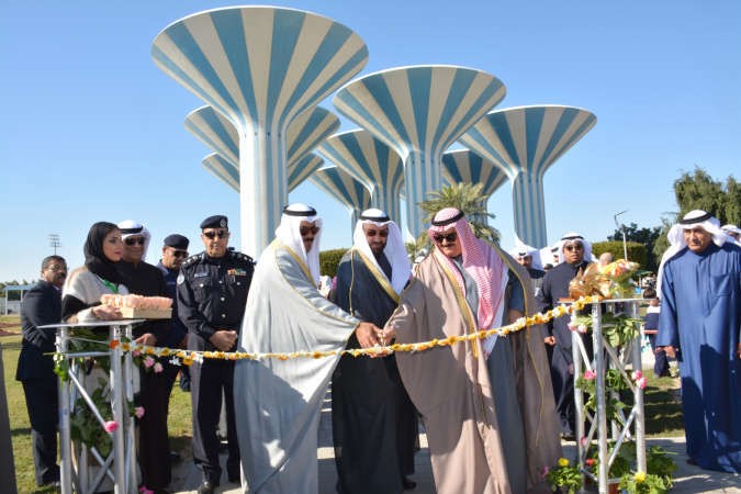 د علي العمير والفريق اول متقاعد الشيخ احمد النواف ومحافظ العاصمة الفريق متقاعد ثابت المهنا خلال افتتاح الحديقة ريليش كومار
