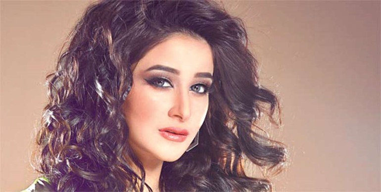 الفنانة اسيل عمران﻿