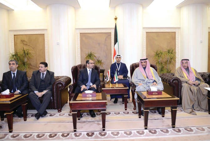 رئيس مجلس الامة مرزوق الغانم خلال مباحثاته مع رئيس مجلس النواب العراقي دسليم الجبوري