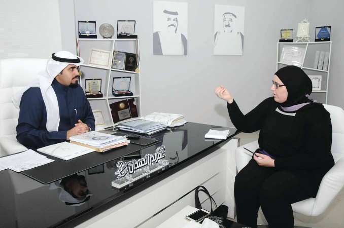 عمر الحمدان خلال اللقاء مع الزميلة رندى مرعي	محمد خلوصي﻿