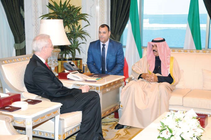 سمو ولي العهد الشيخ نواف الاحمد مستقبلا السفير السويسري الدودي لوكا﻿