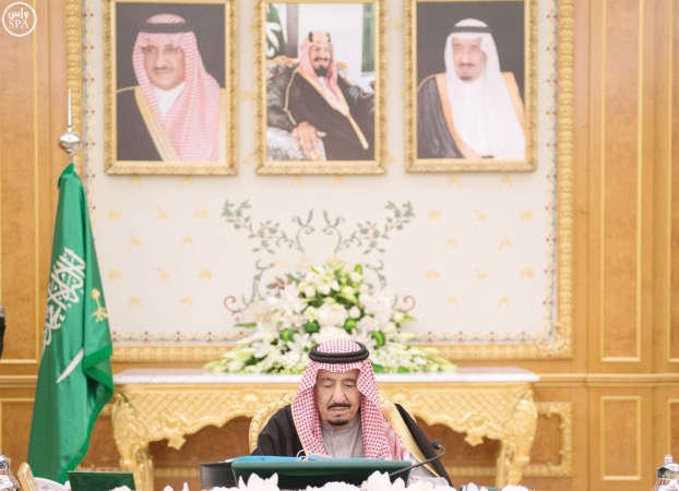 خادم الحرمين الشريفين الملك سلمان بن عبدالعزيز خلال ترؤسه جلسة مجلس الوزراء امس	 واس﻿