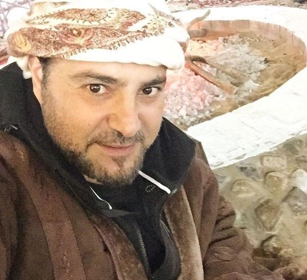 بالصور.. عاصي الحلاني بالزي الإماراتي في سهرة خاصة مع أصدقائه