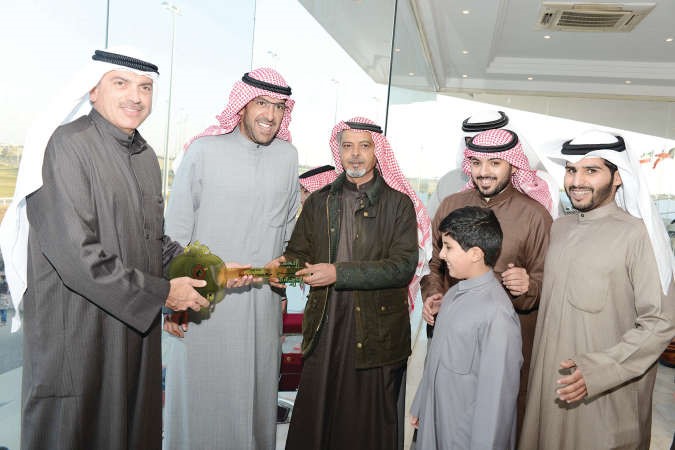 محمد مصطفى كرم والشيخ ضاري يسلمان المريخي مفتاح السيارة﻿