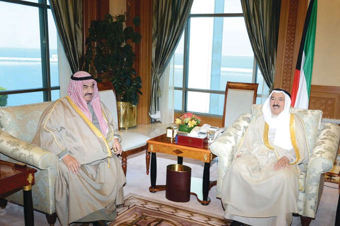 صاحب السمو الامير الشيخ صباح الاحمد مستقبلا سمو الشيخ ناصر المحمد 