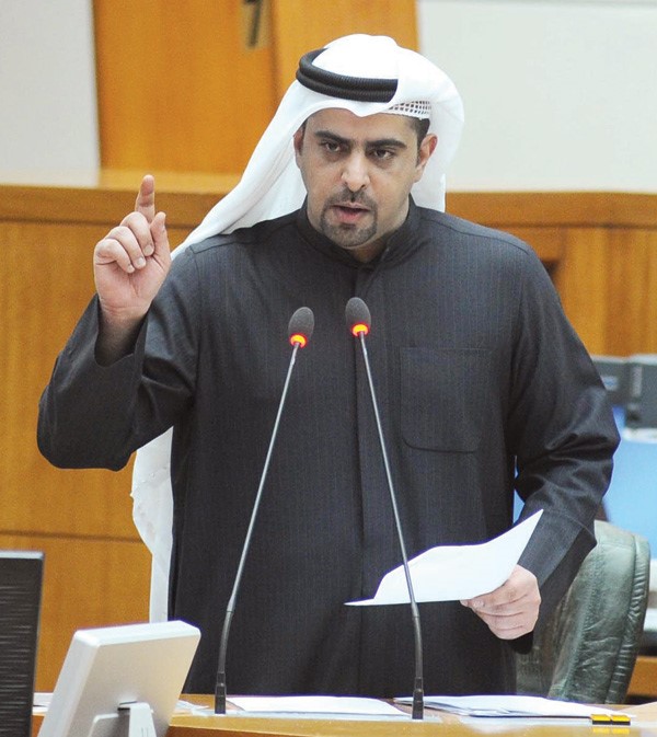 راكان النصف متحدثا في جلسة الاستجواب