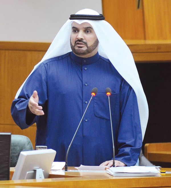 حمدان العازمي متحدثا هاني الشمري