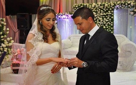 بالصور.. المدرب الإسباني سيرجيو لوبيرا يعتنق الإسلام ويتزوج لاعبة مغربية
