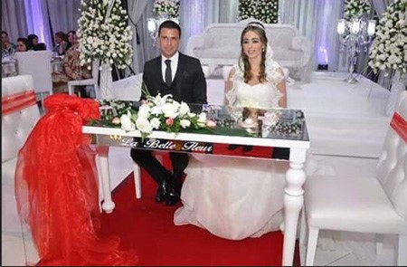 بالصور.. المدرب الإسباني سيرجيو لوبيرا يعتنق الإسلام ويتزوج لاعبة مغربية