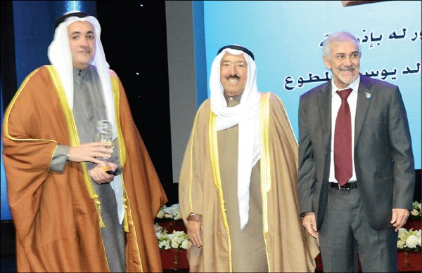 صاحب السمو خلال تكريم سعود الزبن