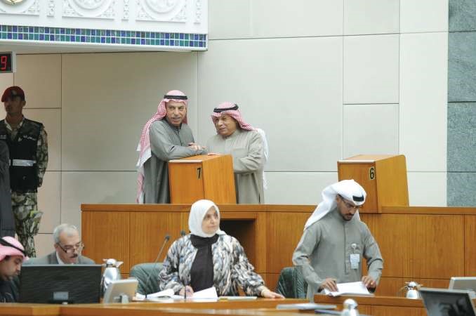هند الصبيح خلال مناقشة قانون ذوي الاعاقة ومتابعة من الشيخ خالد الجراح وفيصل الشايع
