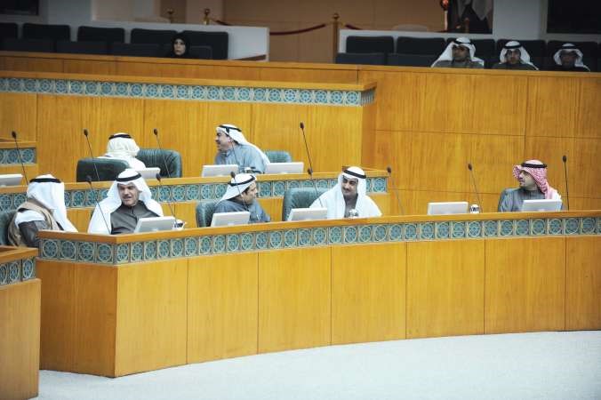 الشيخ سلمان الحمود ويعقوب الصانع وديوسف العلي وانس الصالح ويبدو روضان الروضان
