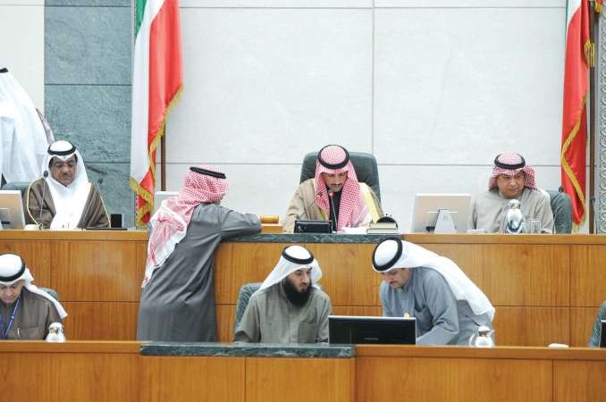 رئيس مجلس الامة مرزوق الغانم والشيخ خالد الجراح ومبارك الخرينج وانس الصالح على المنصة وتبدو الامانة العامة هاني الشمري
