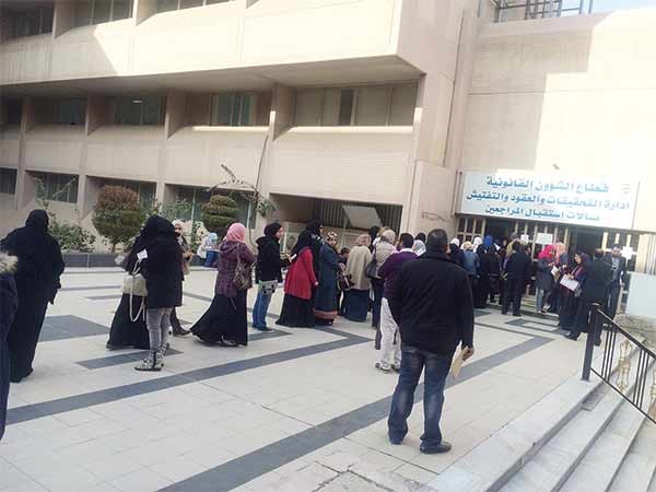 استقبال التربية لاصحاب الطلبات امس
