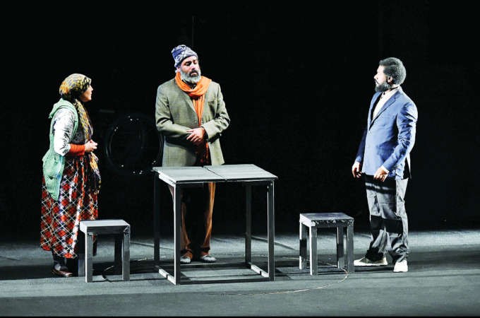 فيصل العميري وعبدالله التركماني وسماح في مشهد من صدى الصمت