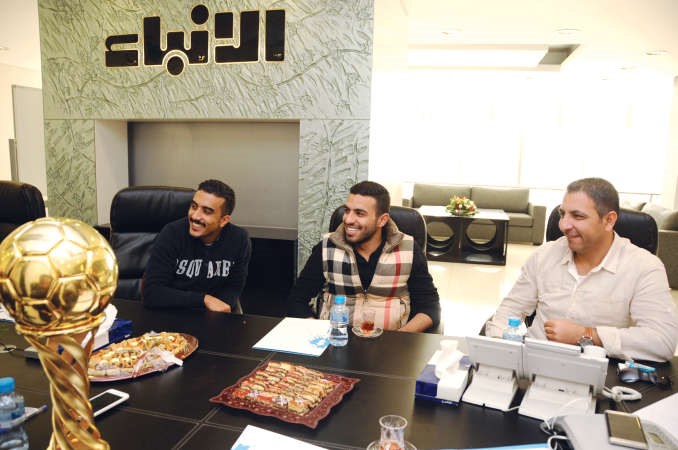 ضيوف ديوانية الانباء وابتسامة بعد مداخلة احد المتصلين