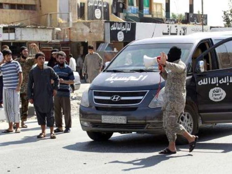 بالصور.. هكذا تعيش الرقة متشحة بالسواد تحت حكم "الدواعش"