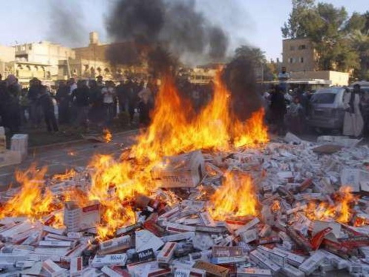 بالصور.. هكذا تعيش الرقة متشحة بالسواد تحت حكم "الدواعش"