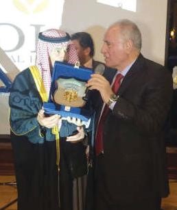 وزير العدل المصري المستشار احمد الزند مكرما عبدالعزيز البابطين	ناصر عبدالسيد﻿