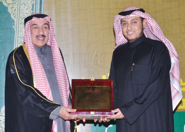 الطويل يكرم محافظ الجهراء