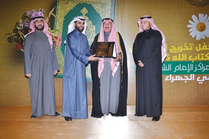 محافظ الجهراء يكرم احد الحفظة بحضور الطويل والكندري