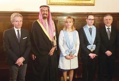 الشيخ علي الخالد لدى تقديم اوراق اعتماده 