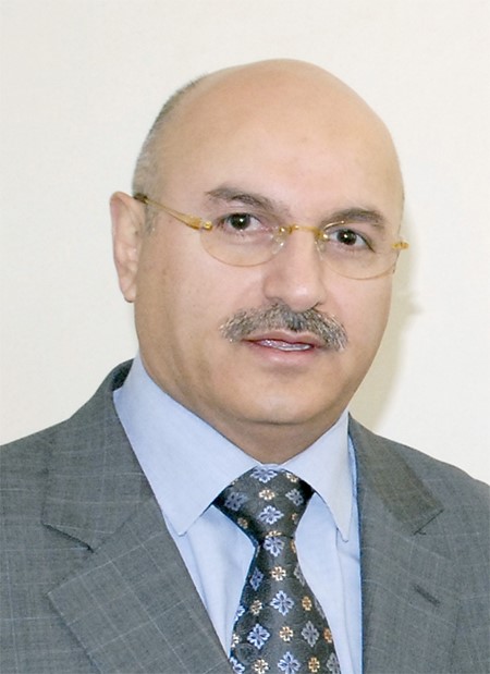 السفير عبدالعال القناعي