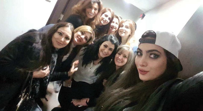 راما عيسى مع عدد من الجمهور في مسرح عبدالحسين عبدالرضا﻿
