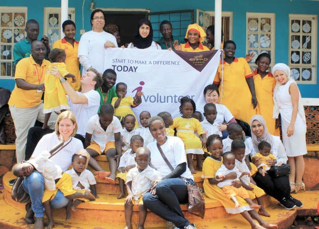 متطوعو برنامج i-Volunteer مع الاطفال في دار رعاية ويسبر﻿