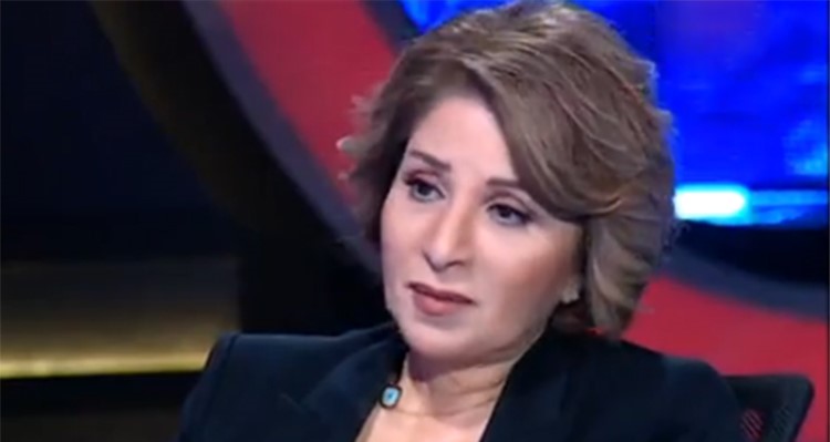 بالفيديو.. بوسي: لن اعترض على أداء ابنتي لمشاهد ساخنة 