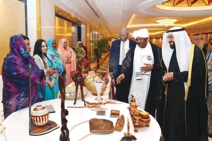 جولة داخل المعرض السوداني المصاحب للحفل ﻿